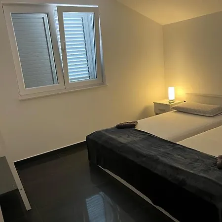 - Lovric Pensjonat Vodice