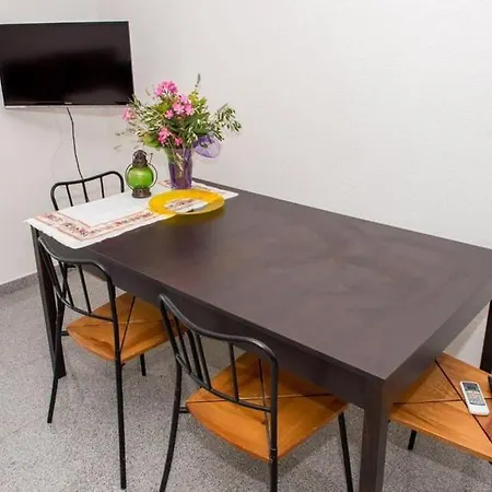 - Lovric Pensjonat Vodice