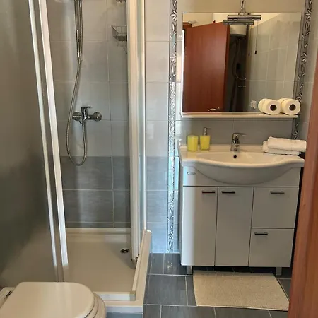 - Lovric Pensjonat Vodice