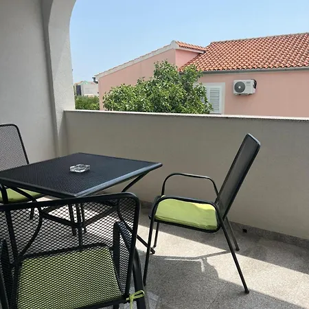 - Lovric 3* Vodice