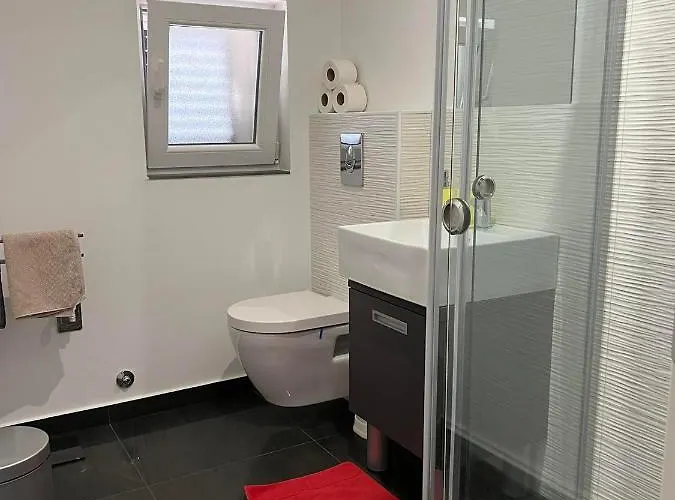 招待所 - Lovric 3*