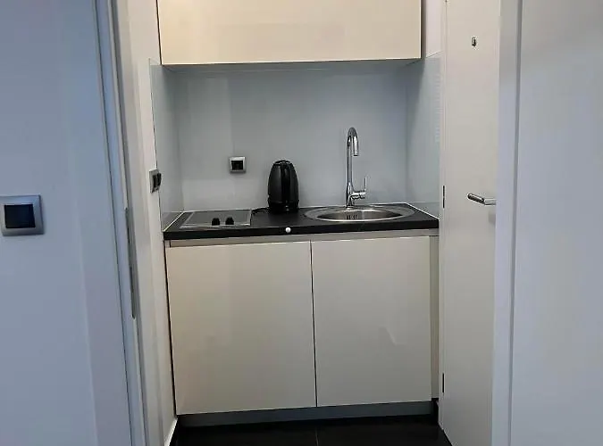 - Lovric 招待所 3*