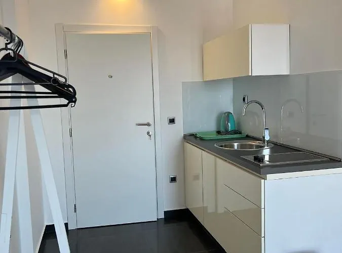 招待所 - Lovric 3*